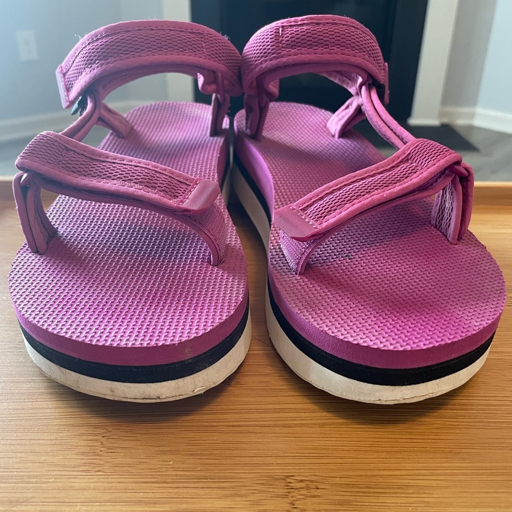 Teva flatform universal platform sandal dark pink size 8